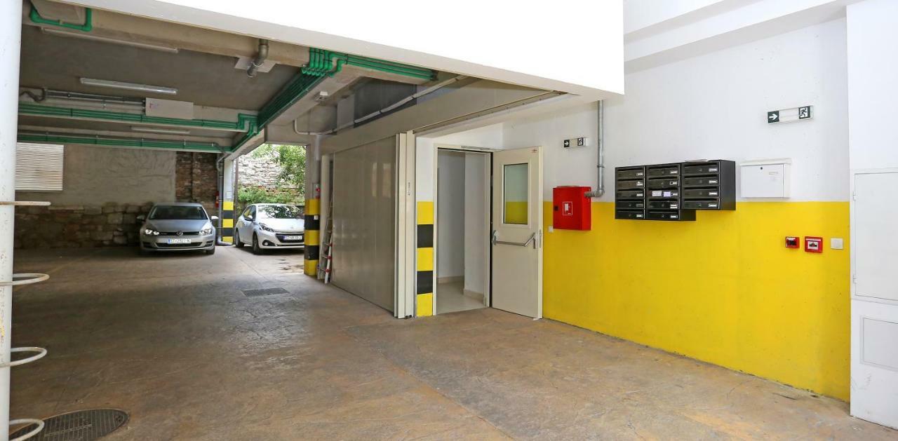 Luxury Apts Leone Split Centre Exterior photo